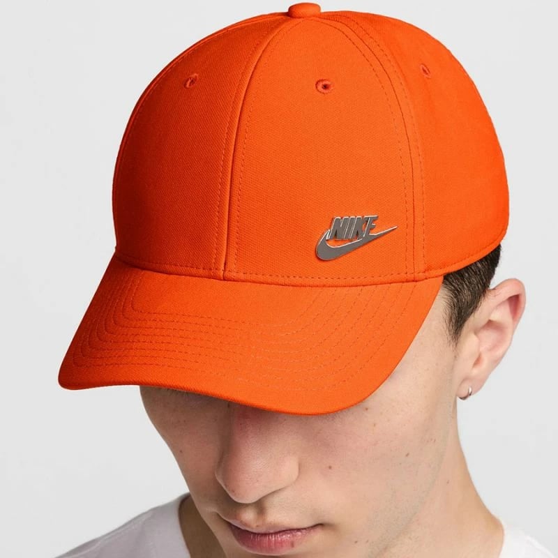 Kapelë Nike, portokalli