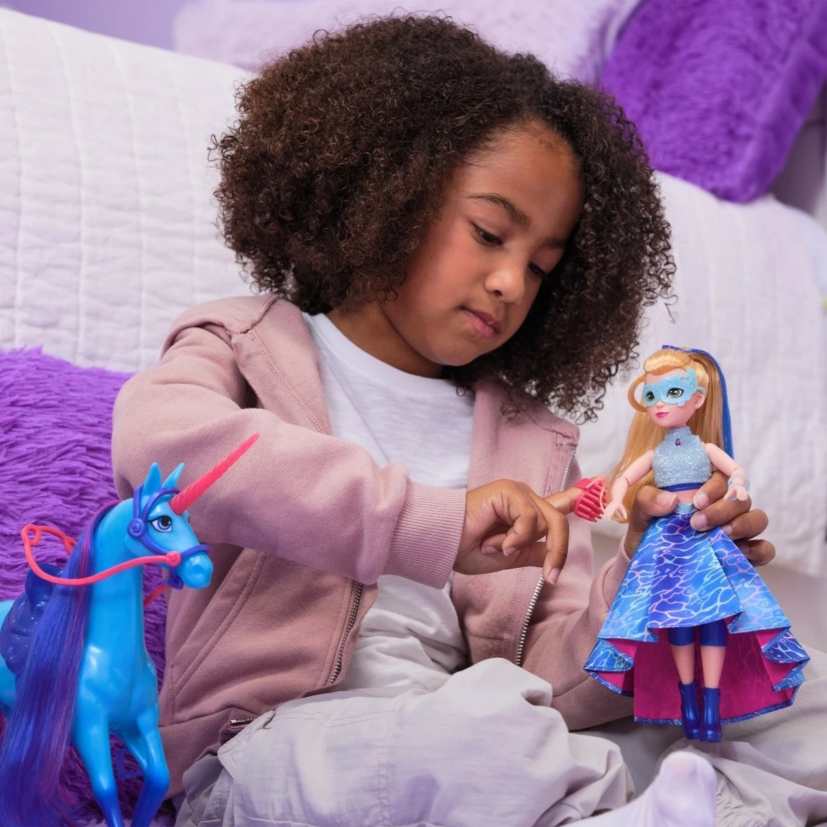 Kukull lodër Unicorn Academy Spin Master Isabel Delux Masked Ball, 23 cm, me aksesorë, blu