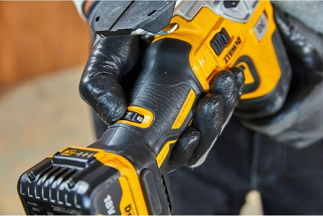 Sharrë elektrike dore DeWALT DCS335N, 2 kg