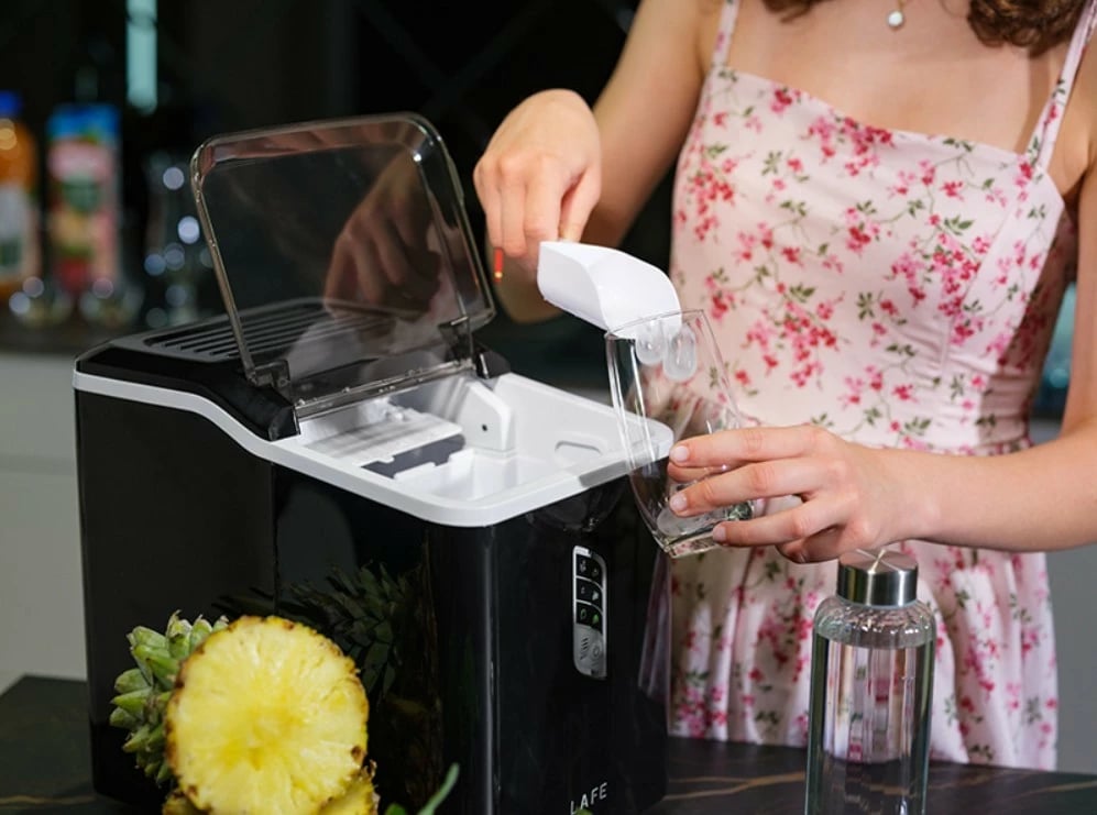 Aparat akulli, Lafe, IceTwist PRO LAFLOD47684, 12 kg/ditë, rezervuar ujit 1.5 L, vetëpastrim, rregullim madhësie kubave, zi