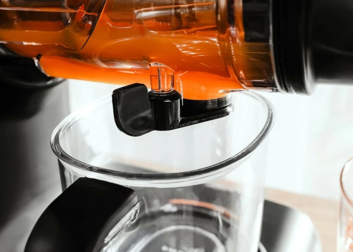 Shtrydhëse e ngadaltë frutash-perimesh, Concept Nutriboost LO7250, 200 W, 0.6 L, vidë çeliku inox, gryka 76 mm, 65 dB, e zezë/krom