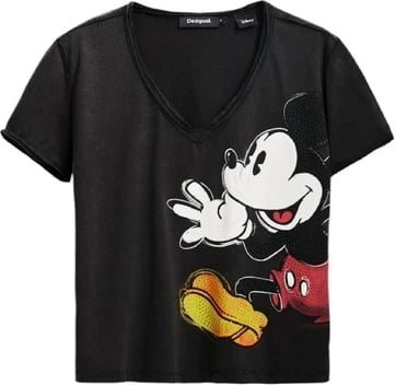 Maicë Desigual, femra, e zezë
