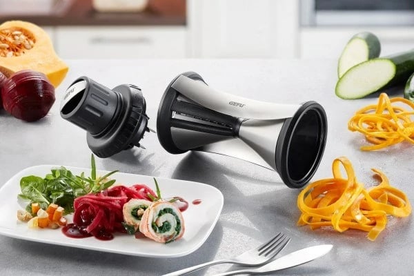 Prerëse perimesh GEFU SPIRELLI XL, manuale, plastike/çelik inox, e zezë Prerëse perimesh GEFU SPIRELLI XL, manuale, plastike/çelik inox, e zezë