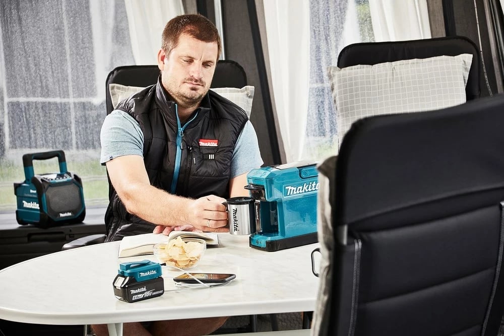 Aparat kafeje Makita DCM501Z, 240 ml, i zi