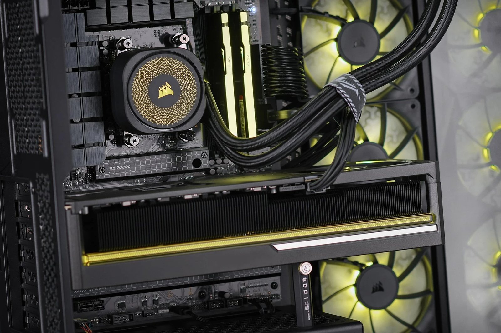 Kompjuter Gaming, AMD Ryzen 7, 64GB RAM, 2TB SSD, NVIDIA GeForce RTX 5090