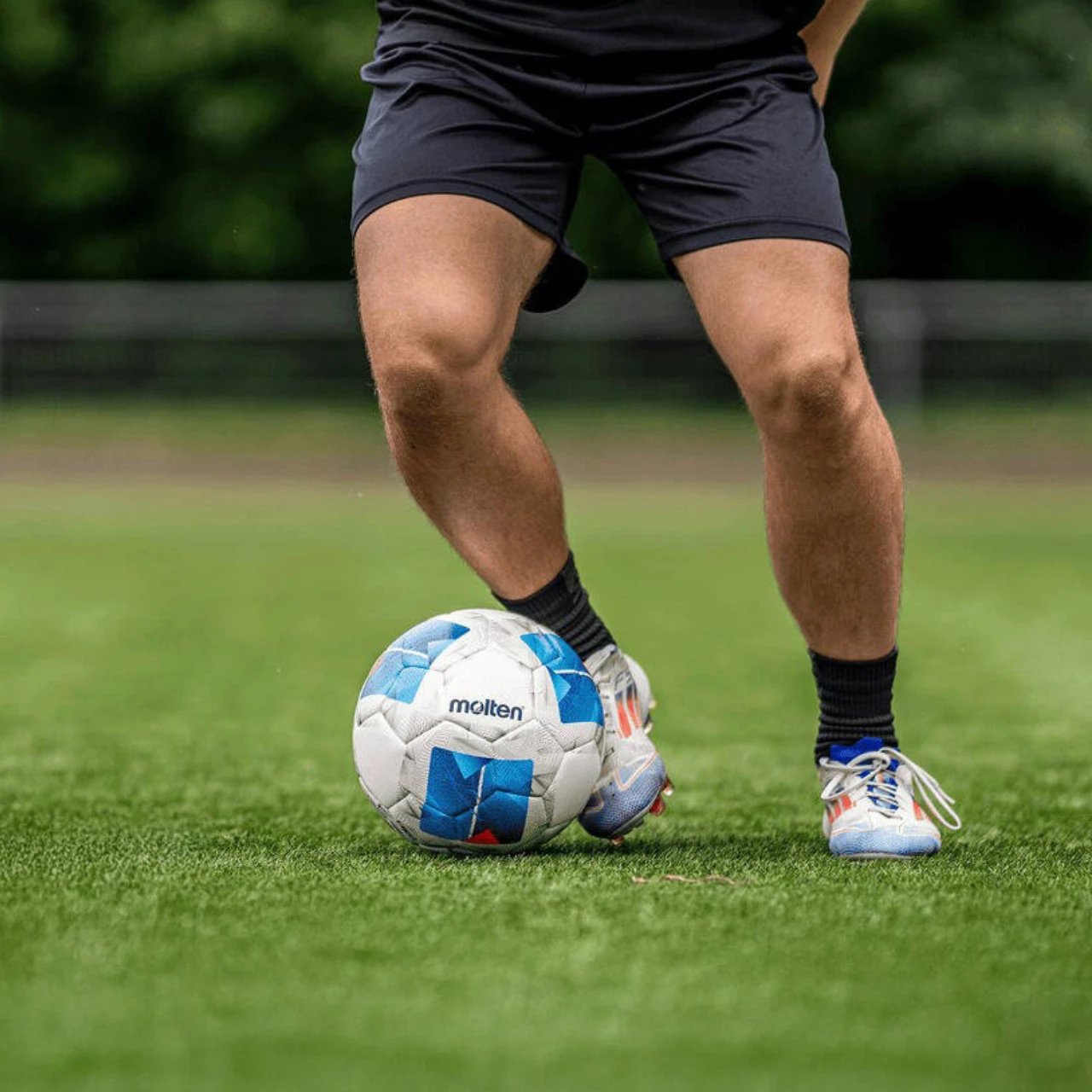 Top futbolli Molten për të gjithë, bardh e kaltër
