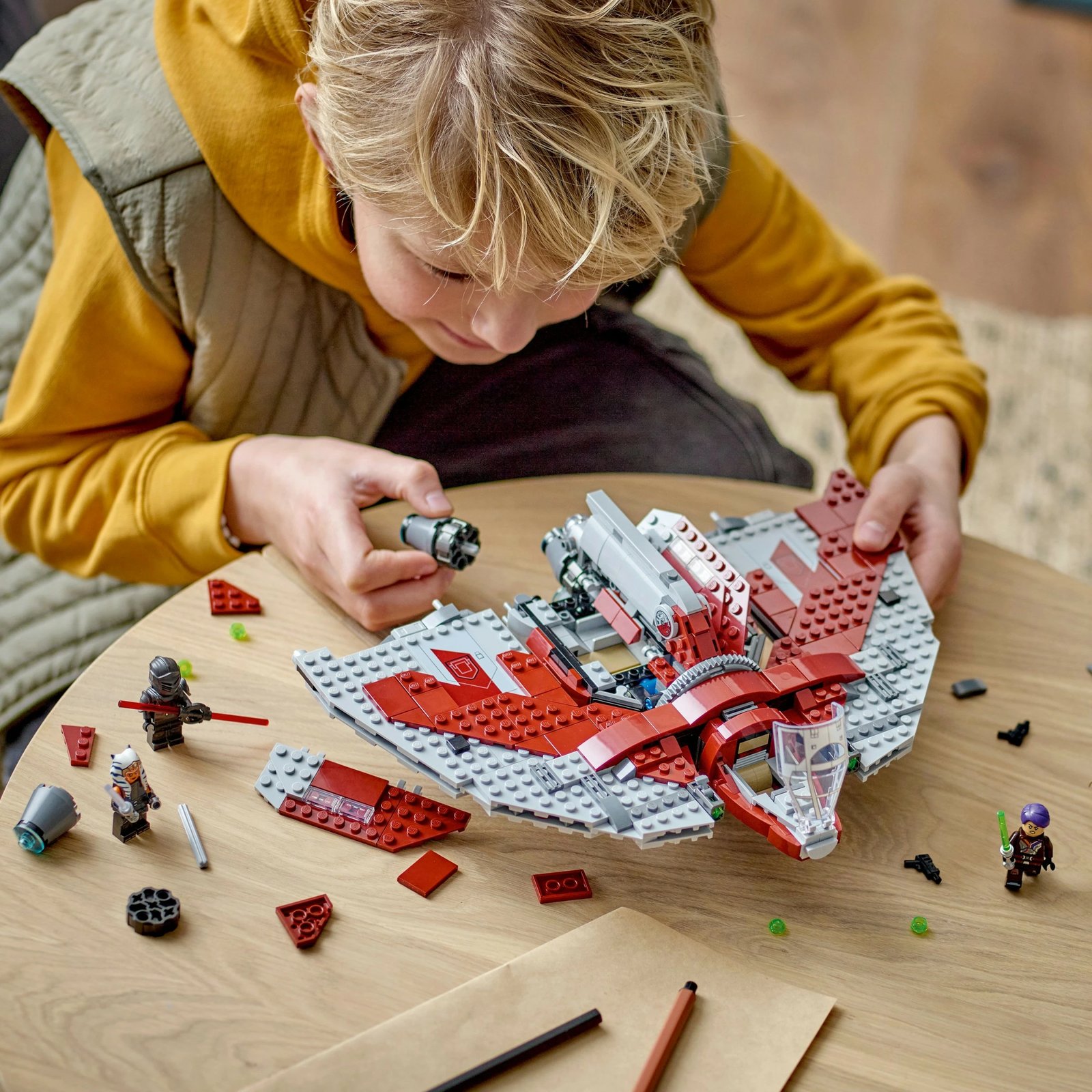 Set ndërtimi LEGO Ahsoka Tano's T-6 Jedi Shuttle, 601 pjesë, shumëngjyrësh