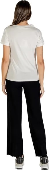 Maicë Liu Jo femra e bardhë