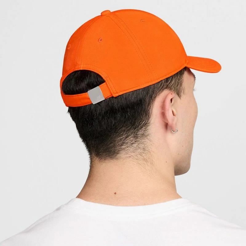 Kapelë Nike, portokalli