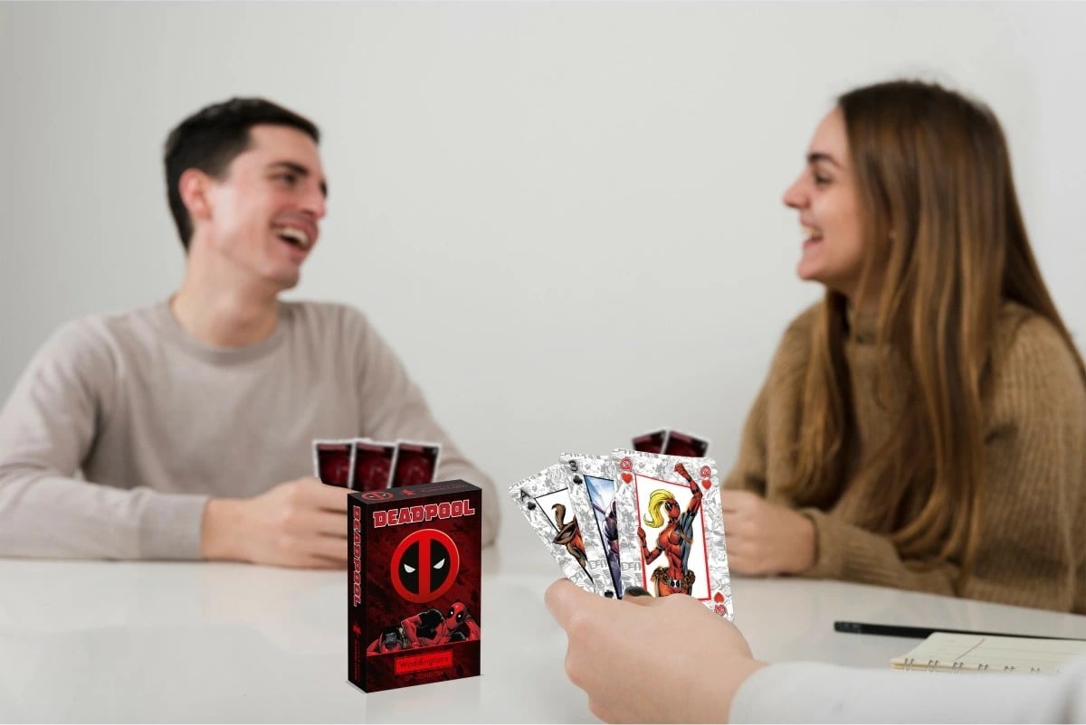 Letra loje Waddingtons Deadpool, 52+2, tematikë Marvel, kuqe