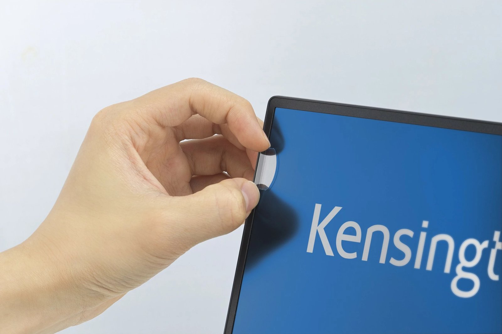 Kit instalimi Kensington Replacement Accessory për privacy screen deri 34 inç, kaltër/bardhë