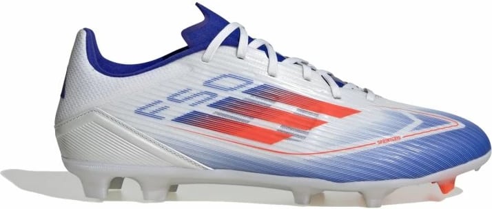 Atlete futbolli adidas, të bardha e blu