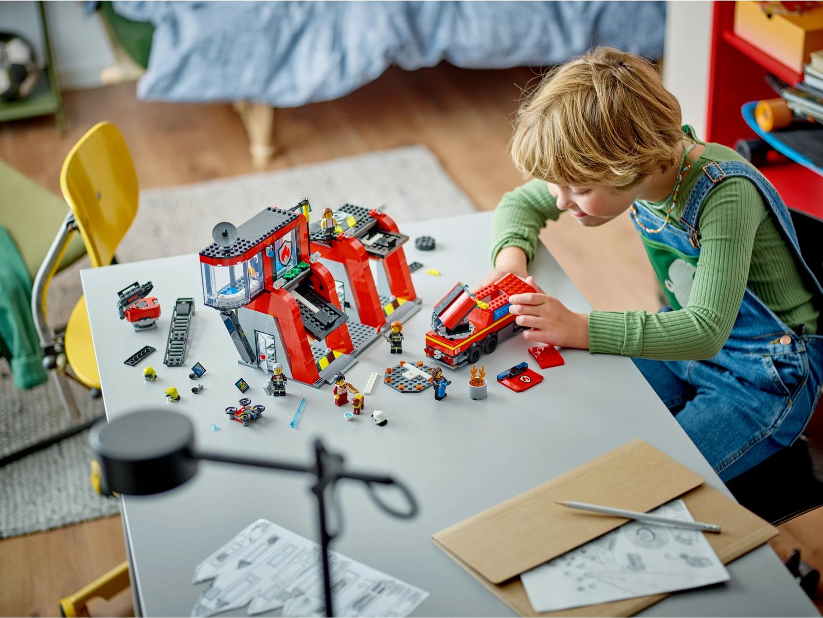 Set ndërtimi LEGO City 60414, stacion zjarri me kamion, 843 pjesë, shumëngjyrësh Set ndërtimi LEGO City 60414, stacion zjarri me kamion, 843 pjesë, shumëngjyrësh