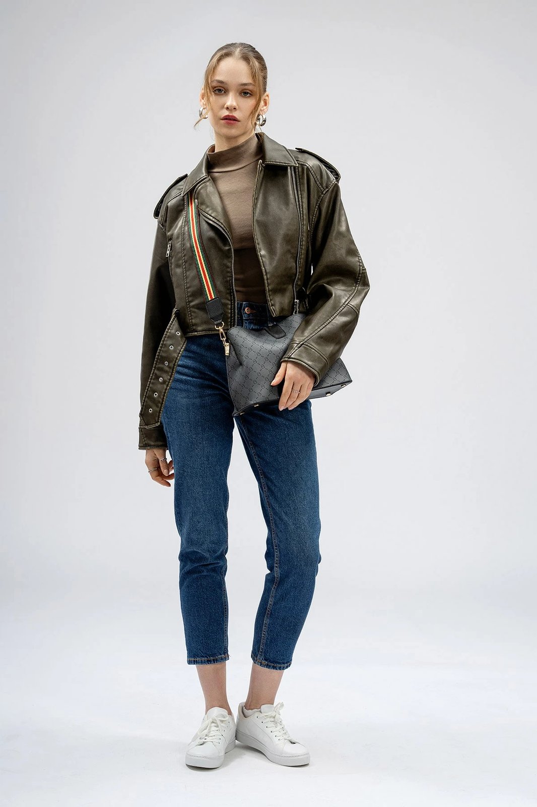 Çantë krahu Lucky Bees, 334 v2, gri e zezë