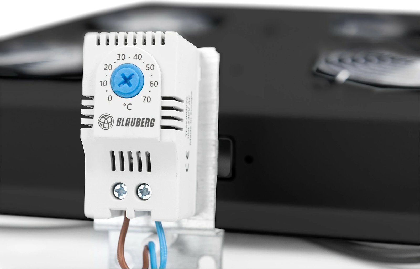 Njësi ftohëse tavanore Digitus për kabinet server Unique, 4 ventilatorë, e zezë