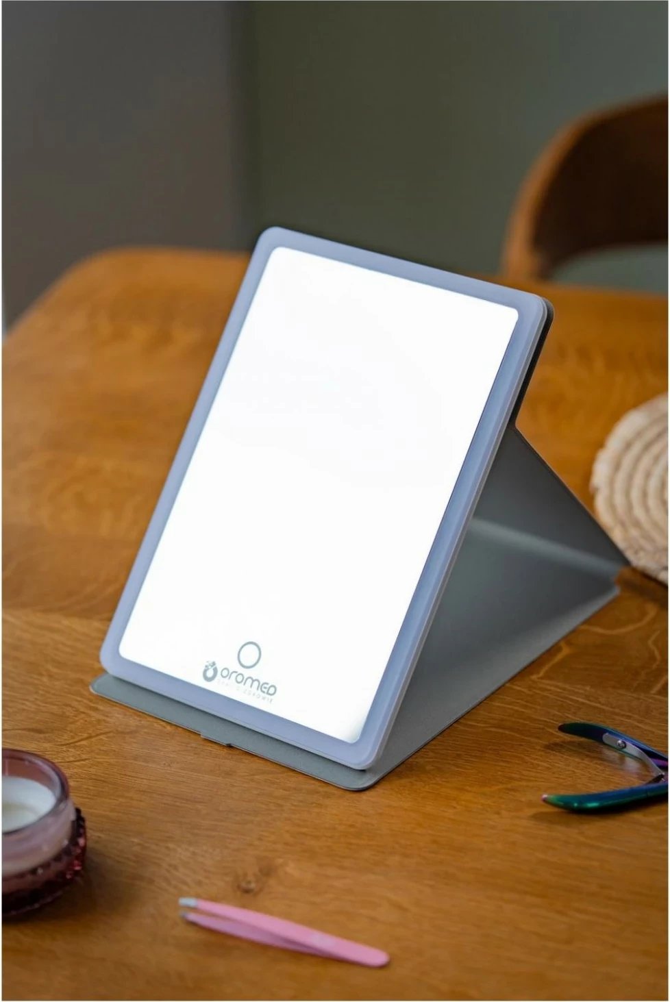 Pasqyrë Oromed Gold-Mirror Led x, zmadhim 2x, ndriçim LED, e bardhë