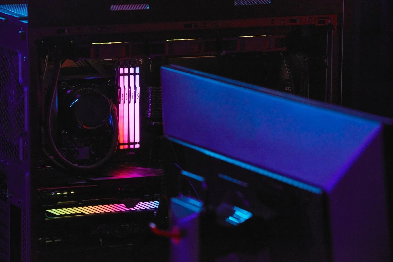 RAM Memorje Kingston FURY Beast 32GB 5600MT/s DDR5 RGB (Kit prej 2 copë)