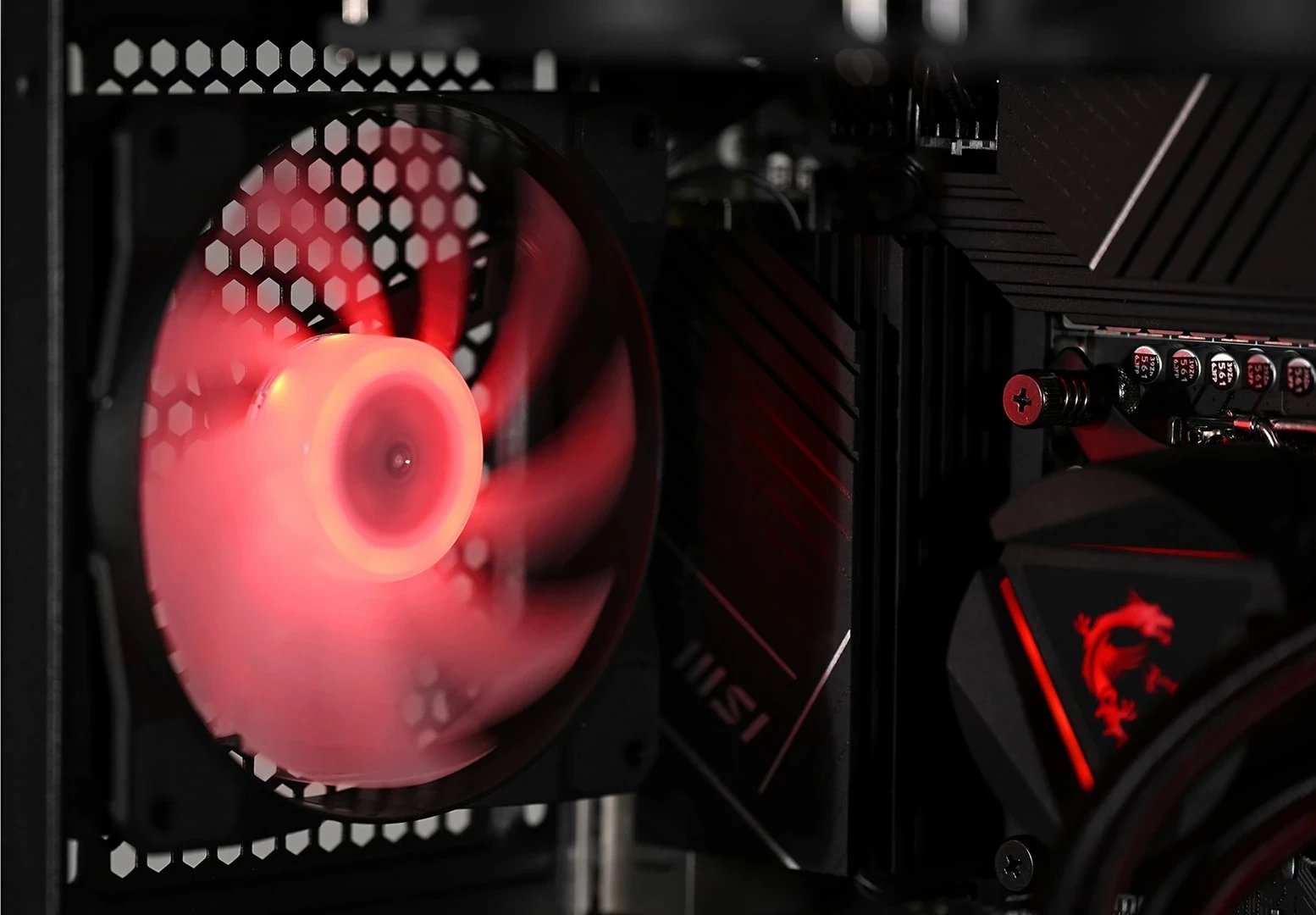 Kompjuter Gaming, AMD Ryzen 7, 32GB RAM, 1TB SSD, AMD Radeon RX 7800 XT 