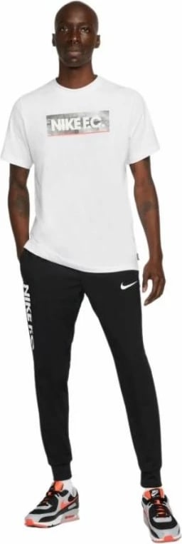 Maicë Nike për meshkuj, e bardhë