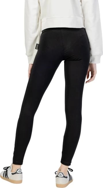 Hellonke femra Icon, të zeza