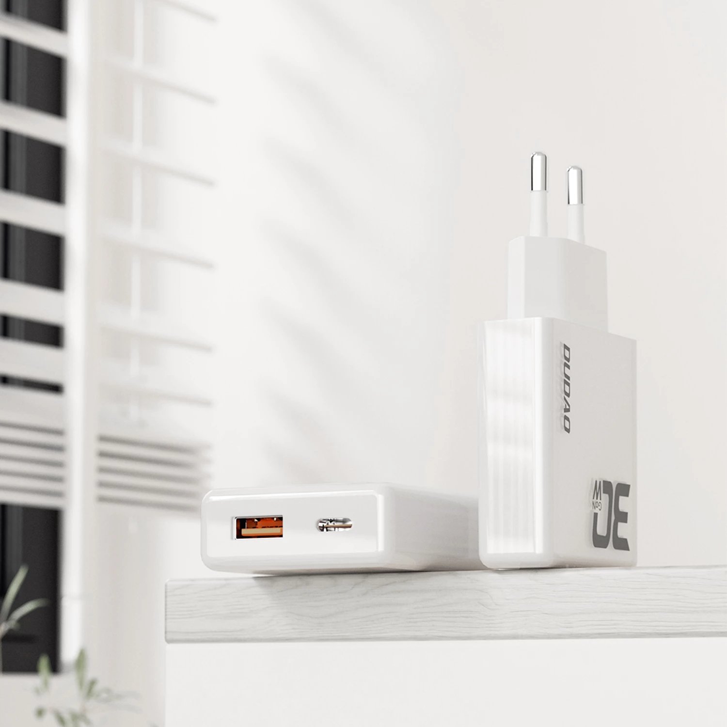 Karikues muri Dudao A30EUT GaN 30W me 2 porta USB-A/USB-C dhe kabllo USB-C në USB-C, Bardhë