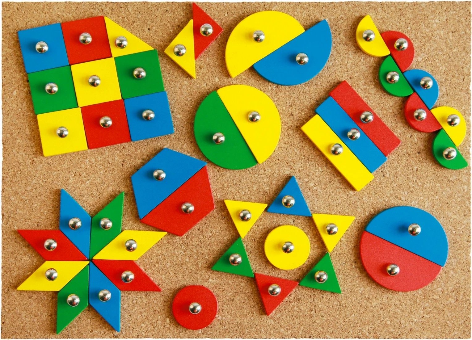 Set kreativ Lena Hammer Game, 72 pjesë, shumëngjyrëshe Set kreativ Lena Hammer Game, 72 pjesë, shumëngjyrëshe