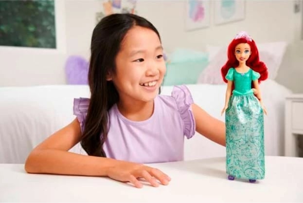 Kukull Disney Princess Ariel Mattel HLW02/HLW10, me fustan të gjelbër Kukull Disney Princess Ariel Mattel HLW02/HLW10, me fustan të gjelbër