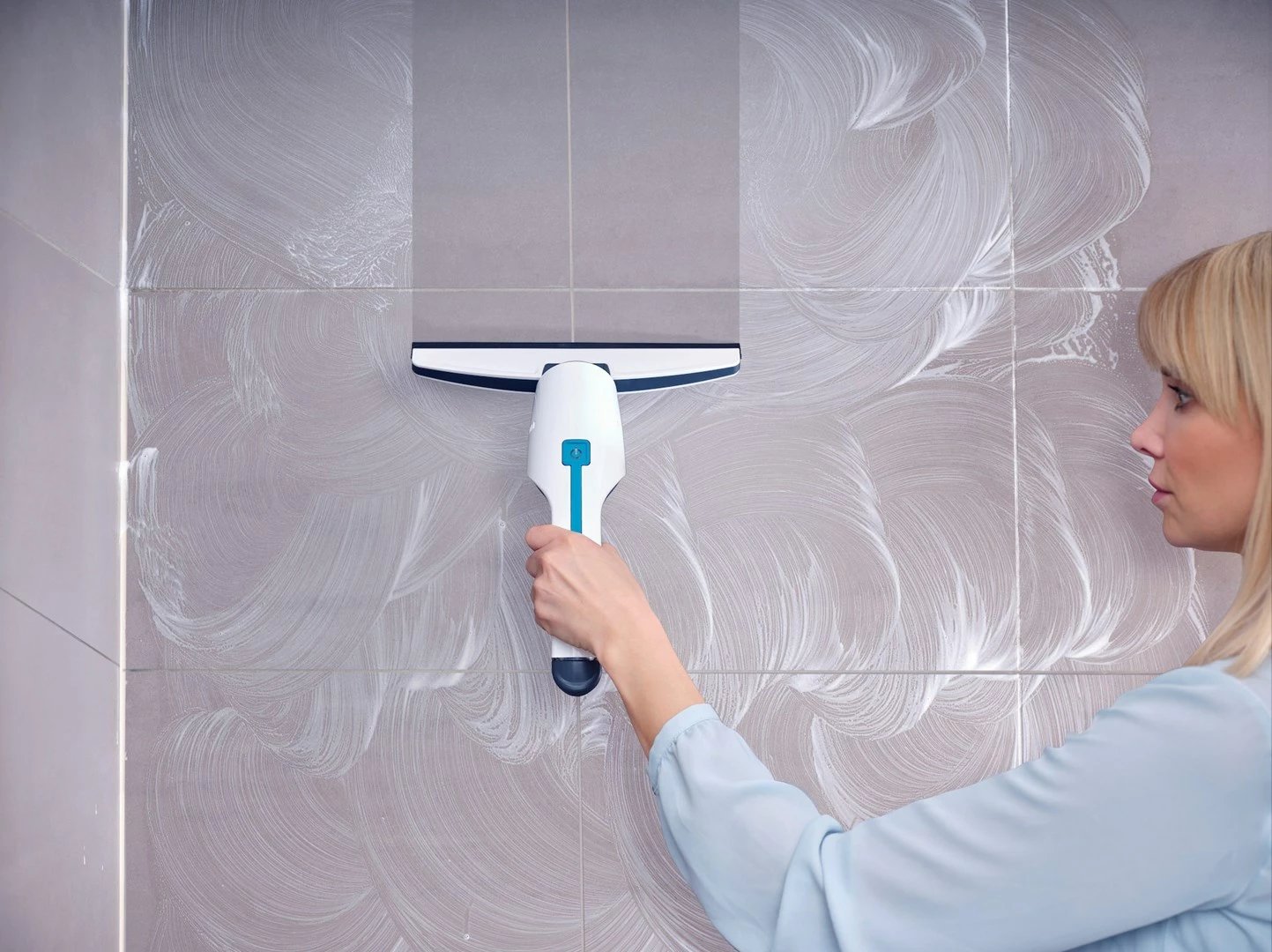 Pastrues elektrik dritaresh LEIFHEIT 51035, 45 min, i zi/blu/bardhë