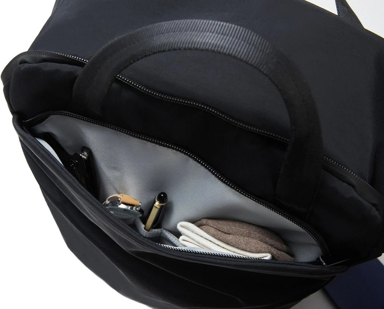 Çantë shpine XD DESIGN Bobby Soft Tote P706.3025, 15L, për laptop 16", kaltër e errët