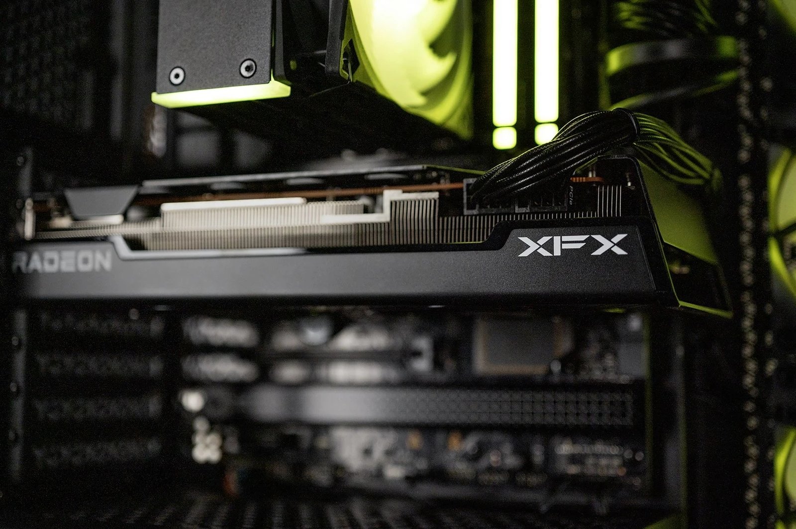 Kompjuter Gaming, AMD Ryzen 5, 32GB RAM, 1TB SSD, AMD Radeon RX 7800 XT 
