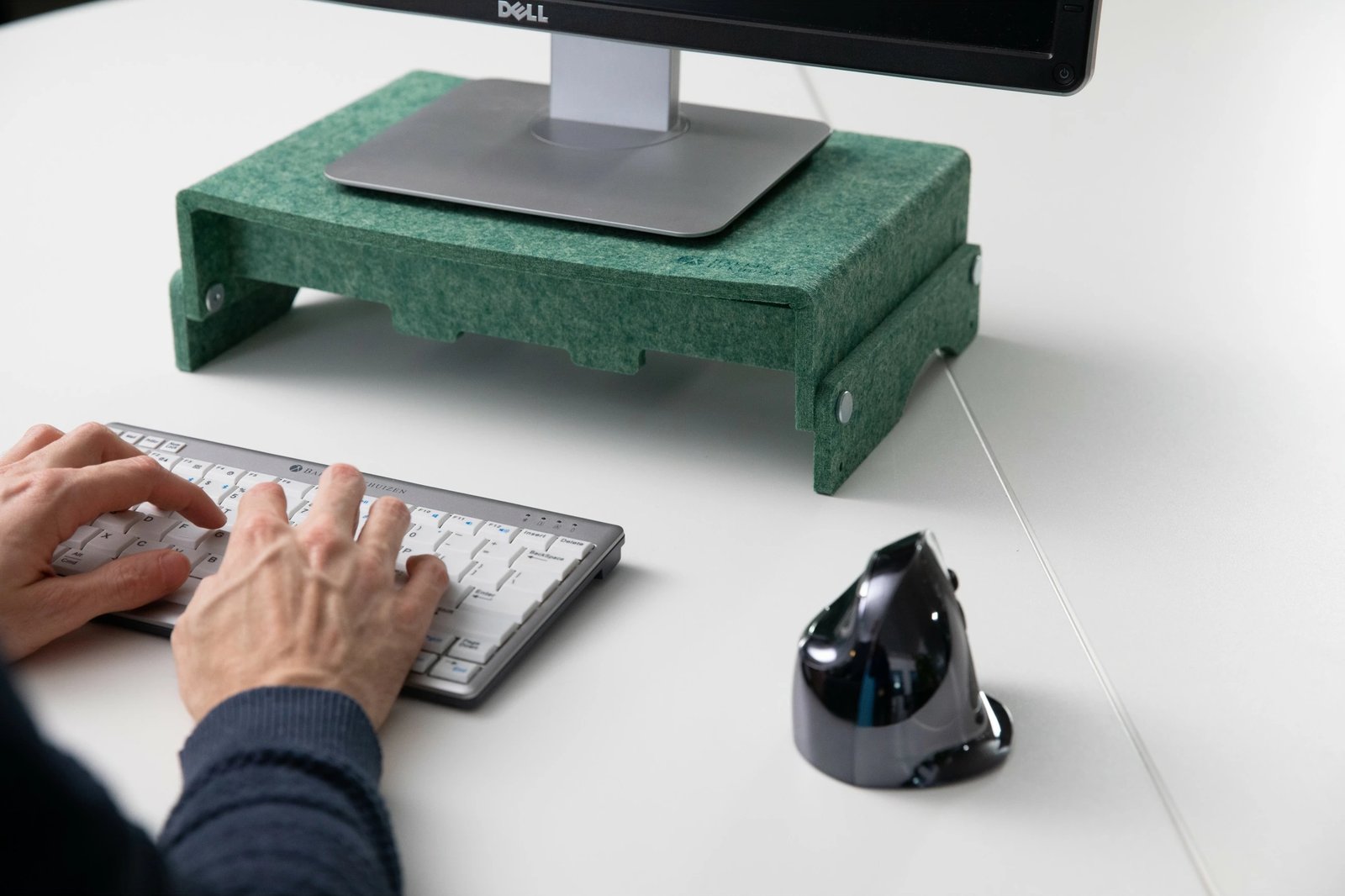 Mbajtës monitori BakkerElkhuizen Q-riser 110 Circular, rregullim lartësie, PET-felt, i gjelbër