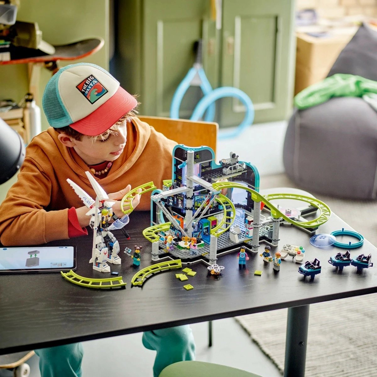 Set LEGO City Robot World Park me roller coaster, 986 pjesë, për fëmijë 8+