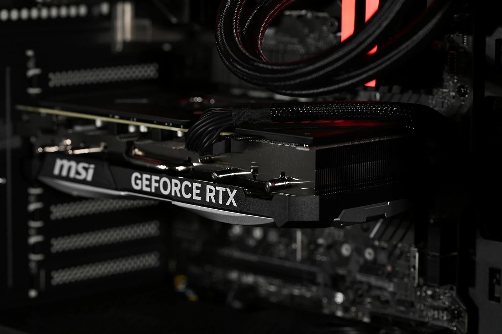 Kompjuter Gaming, AMD Ryzen 7, 32GB RAM, 1TB SSD, AMD Radeon RX 7800 XT 