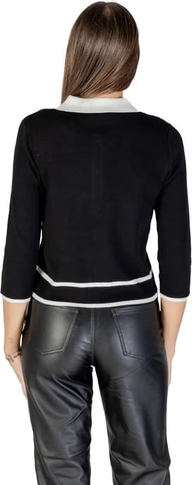 Xhemper Morgan De Toi femra e zezë