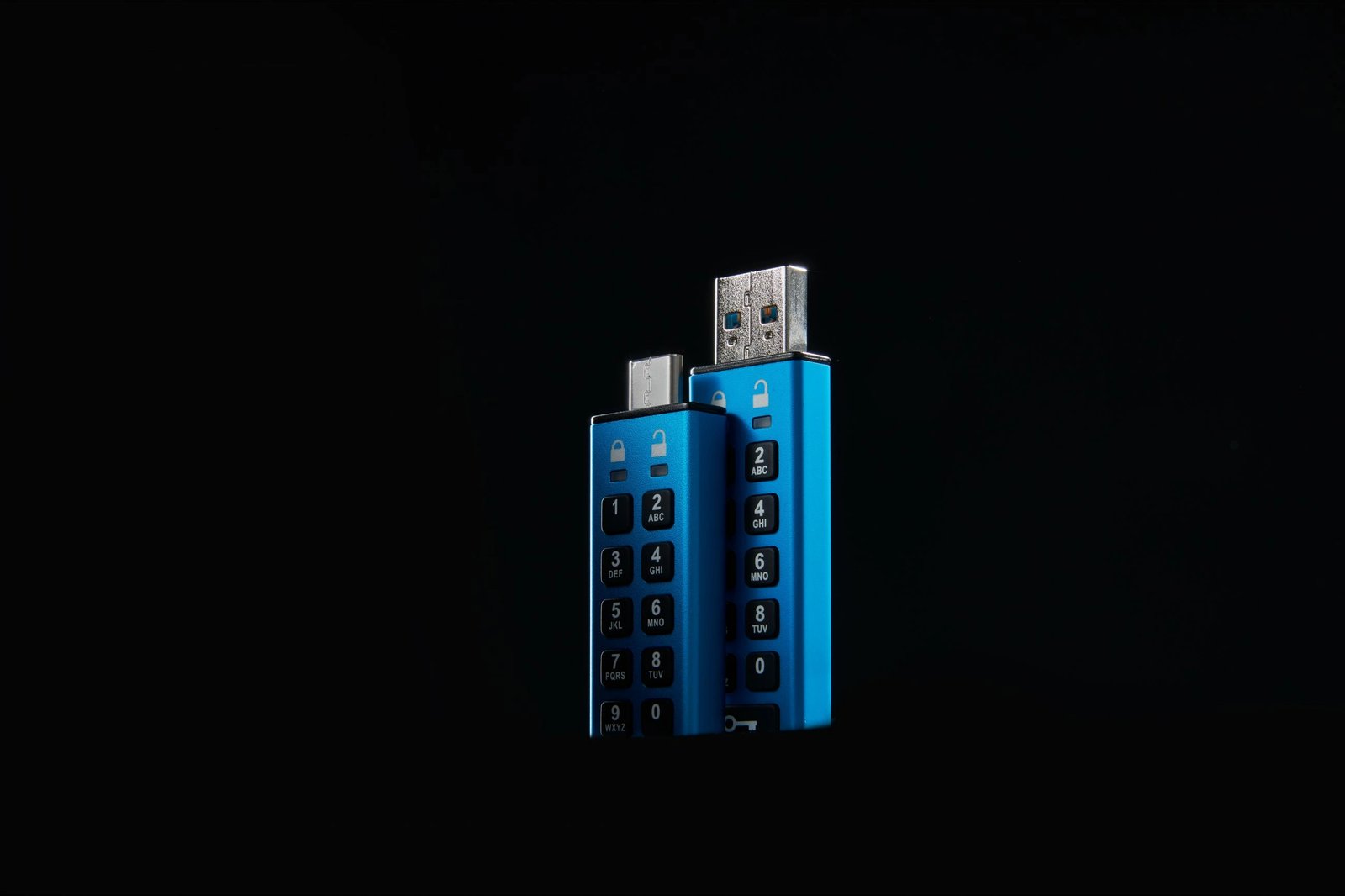 USB stick Kingston IronKey Keypad 200, 256GB, USB 3.2, blu
