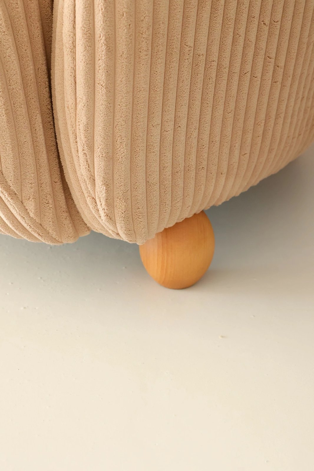 Karrige krahu Atelier del Sofa, Slon, bezhë