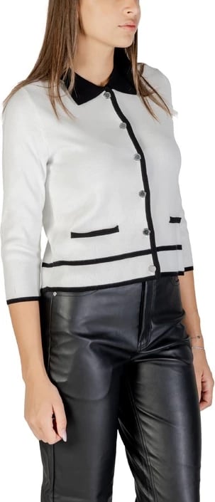 Xhemper Morgan De Toi femra i bardhë