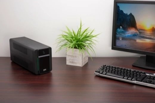 UPS APC BVX900LI Easy UPS, 900VA, 480W, 4x IEC, i zi