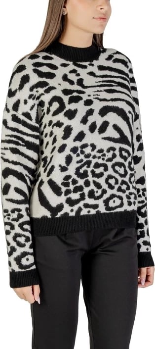 Xhemper femra Morgan De Toi, e bardhë