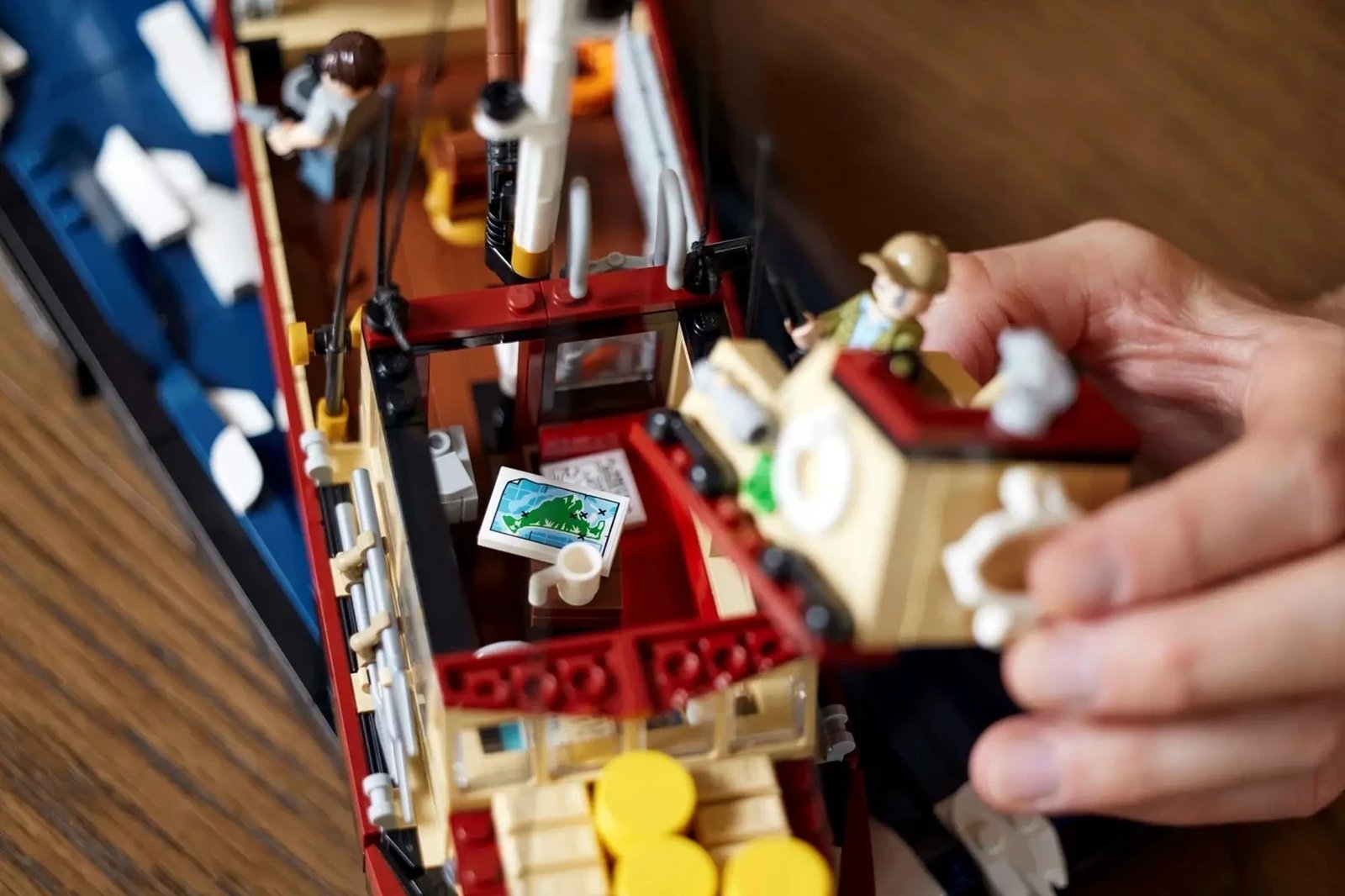 Set LEGO IDEAS 21350 Jaws, për të rritur