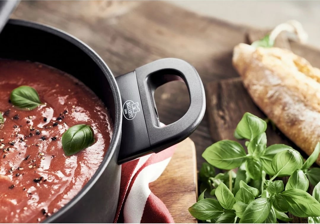 Tenxhere BALLARINI 75002-921-0, 24 cm, alumini, me kapak xhami, e zezë