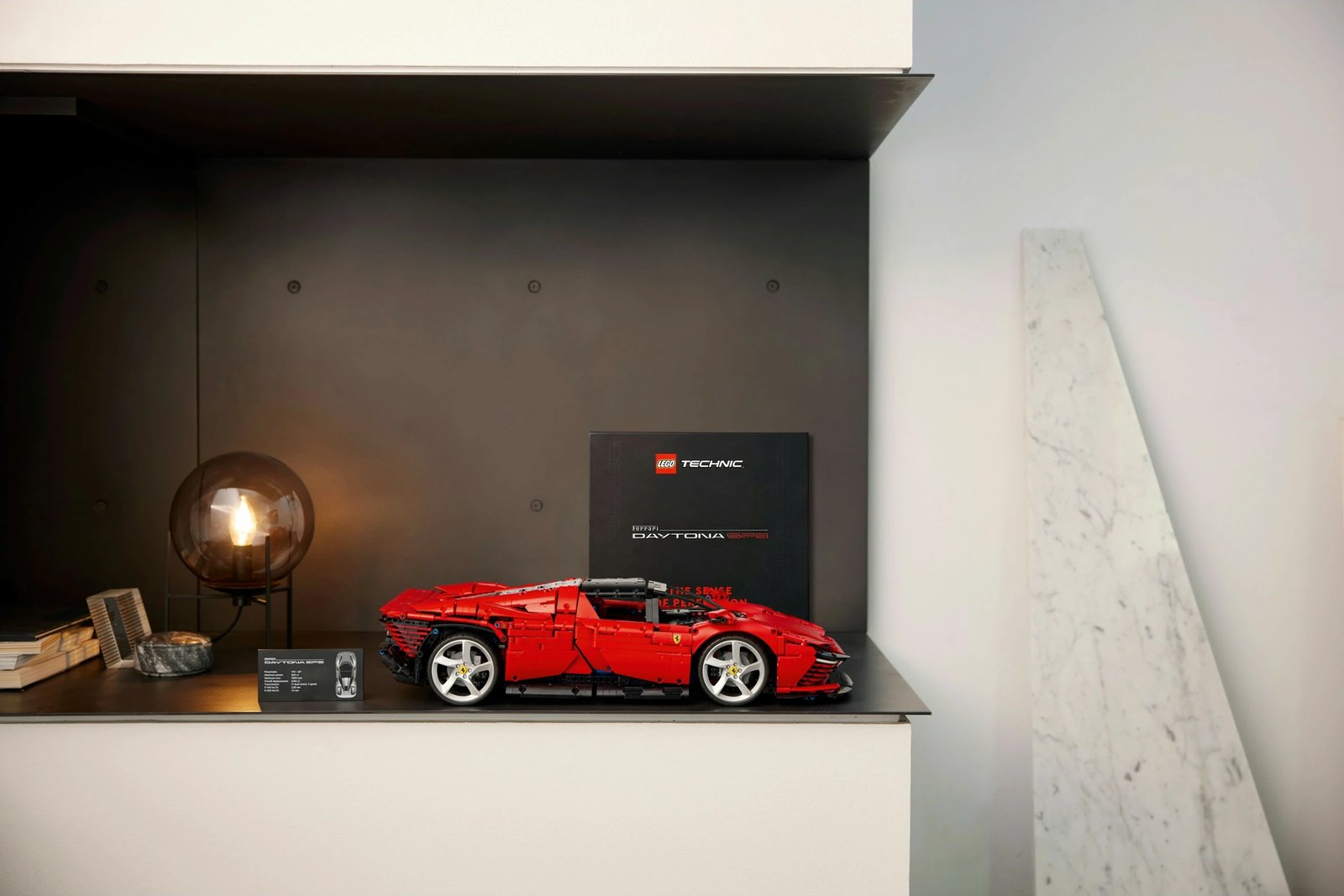 Set ndërtimi LEGO Technic Ferrari Daytona SP3, 3778 pjesë, plastikë, 6.99 kg Set ndërtimi LEGO Technic Ferrari Daytona SP3, 3778 pjesë, plastikë, 6.99 kg