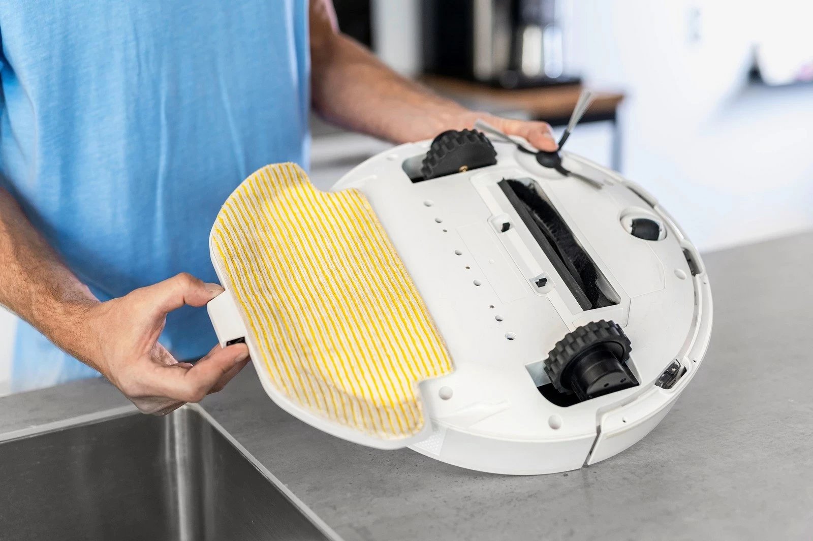 Robot pastrues KARCHER RCV 3, i bardhë