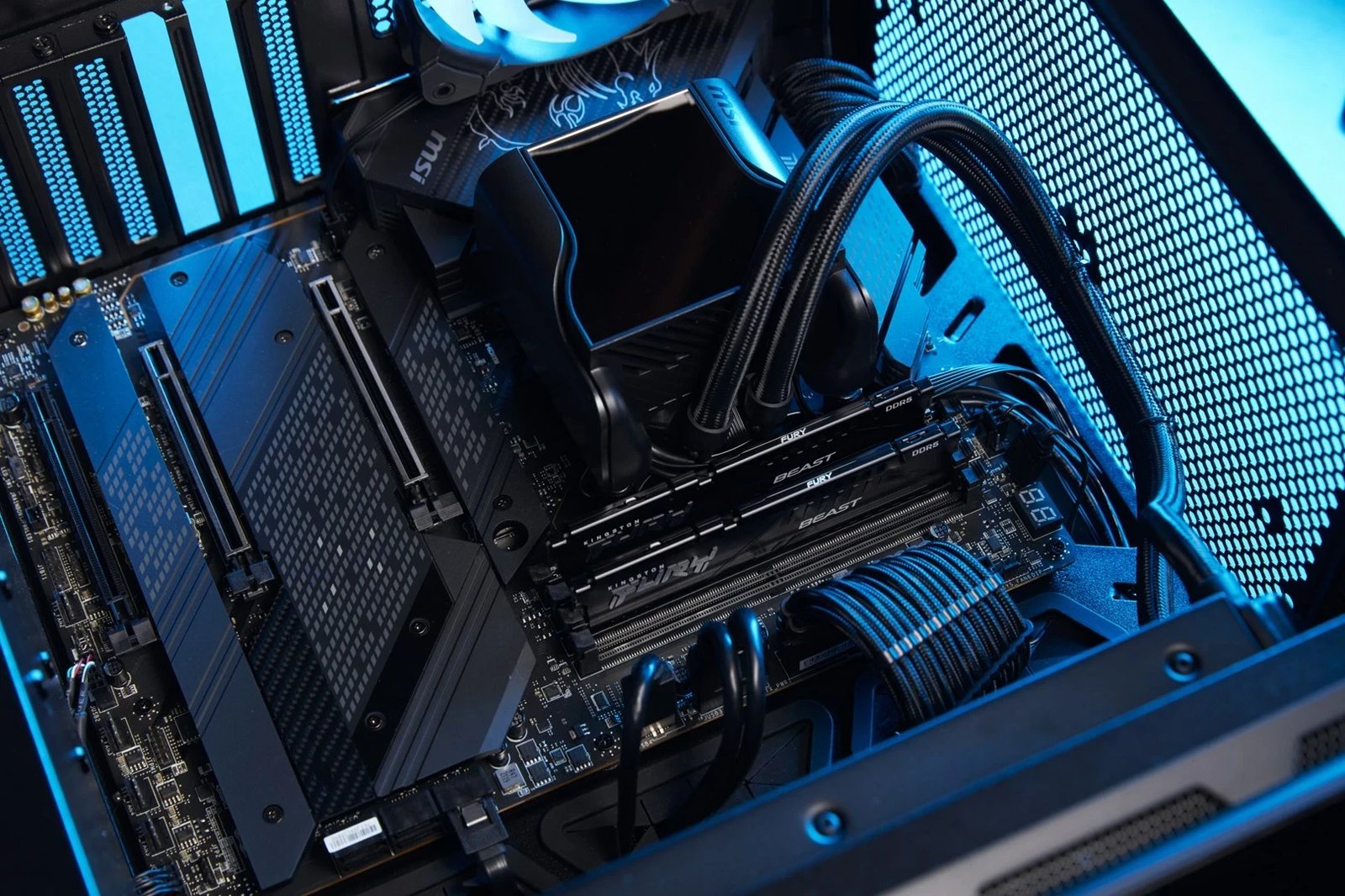 RAM Memorje Kingston FURY Beast 16GB 5600MT/s DDR5 CL40 e zezë
