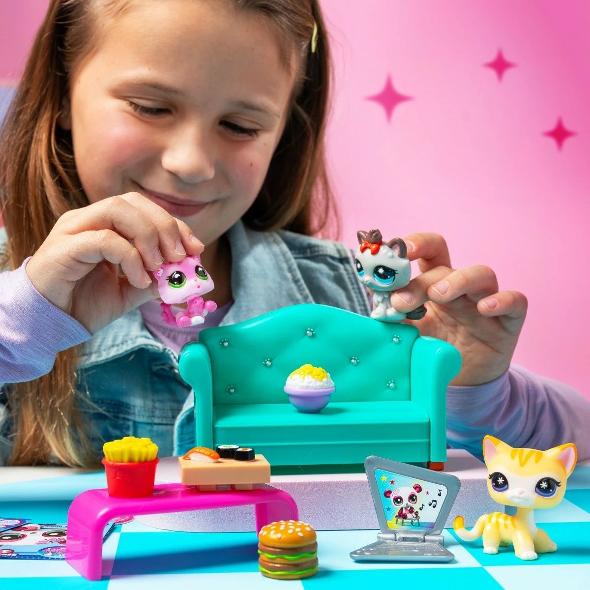 Set figurina, Littlest Pet Shop, LPS00636 Diner Dash Play Pack Snack Time, 3 kafshë + 7 aksesorë, me kod virtual