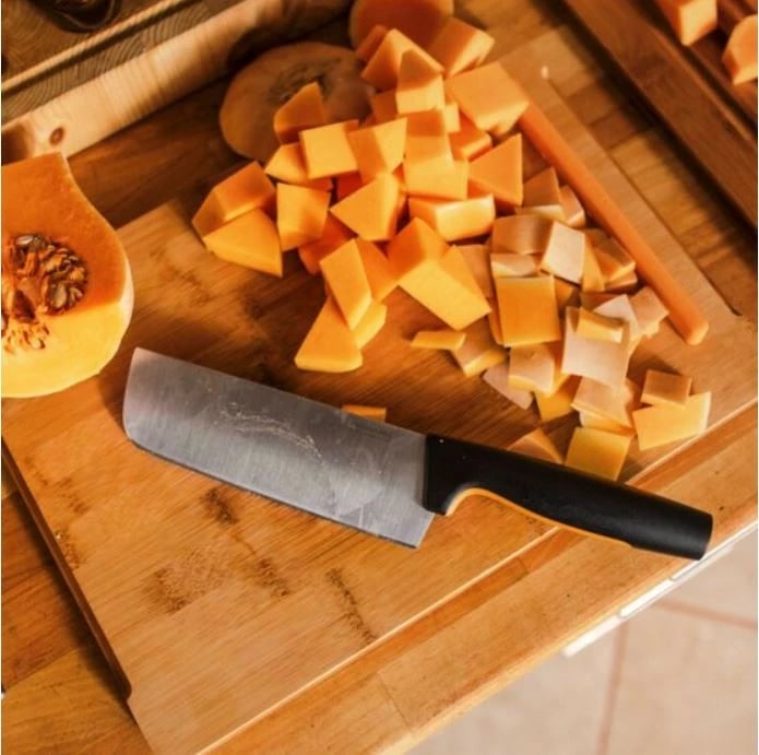 Thikë kuzhine Nakiri Fiskars 1057537, çelik inox, 16 cm, e zezë/portokalli