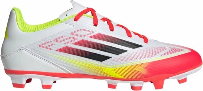 Çizme futbolli adidas F50 Club, të bardha