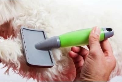 Furçë Moser Spazzola Cardatrice Media Manico Gel 7065