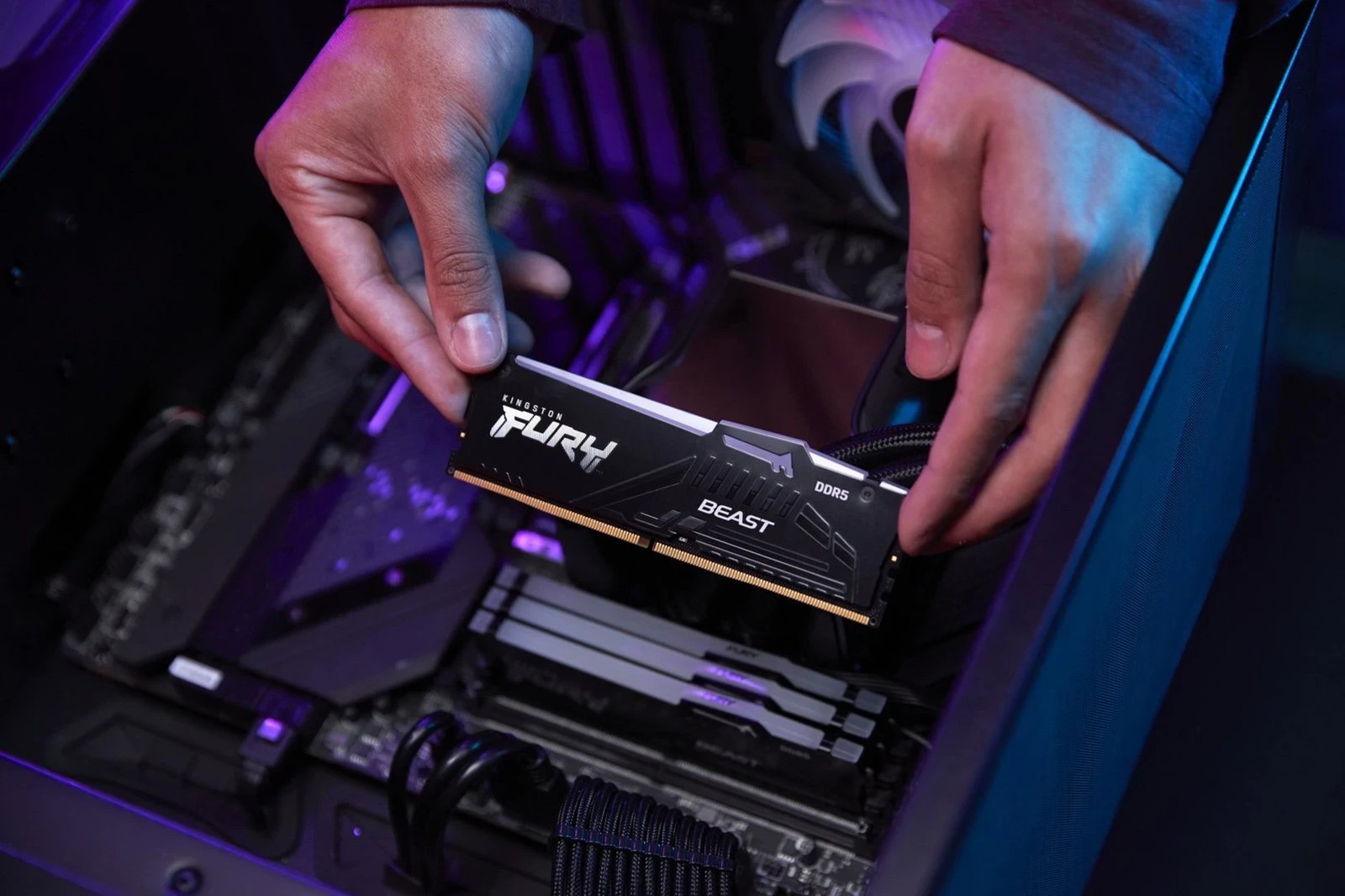 RAM Memorie Kingston Technology FURY RGB CL50, 32GB DDR5 , 5600Mhz RAM Memorie Kingston Technology FURY RGB CL50, 32GB DDR5 , 5600Mhz