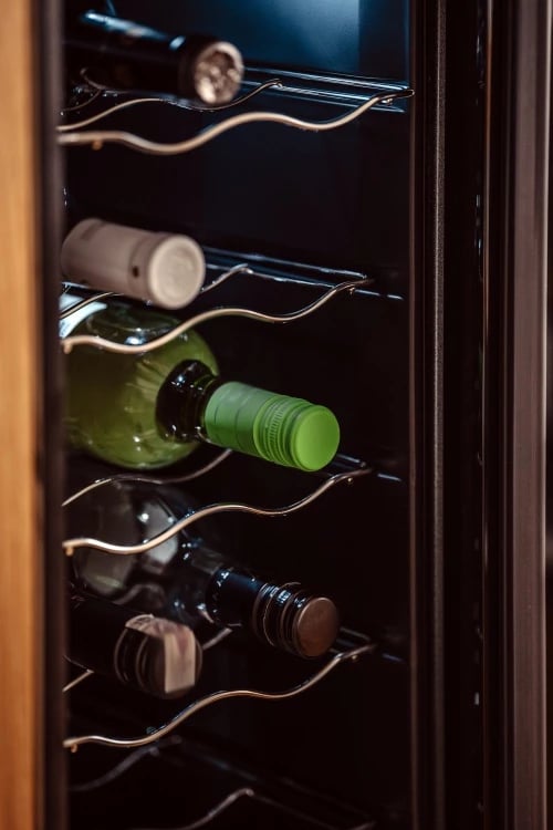 Frigorifer pije, Adler AD 8083, 33 L, 12 shishe, termolektrik 12–18°C, panel me prekje, i zi